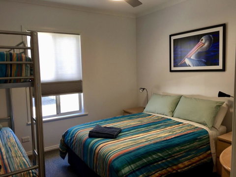 Emu Bay Holiday Homes - Mackay Tourism 18