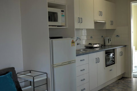 Emu Bay Holiday Homes - Mackay Tourism 28