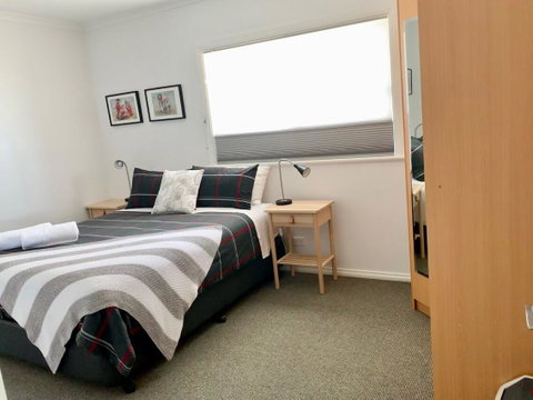 Emu Bay Holiday Homes - Mackay Tourism 21