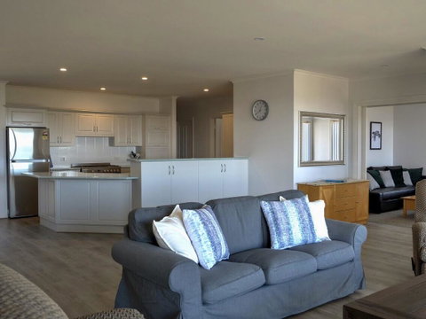 Emu Bay Holiday Homes - Mackay Tourism 15