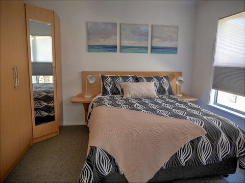 Emu Bay Holiday Homes - Mackay Tourism 16