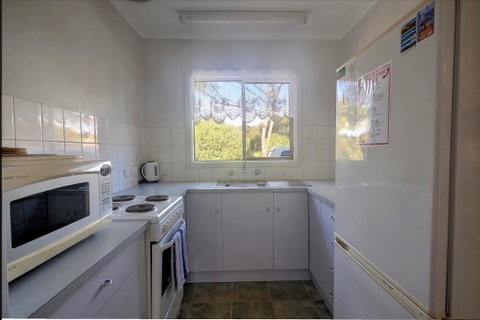 Emu Bay Holiday Homes - Mackay Tourism 4