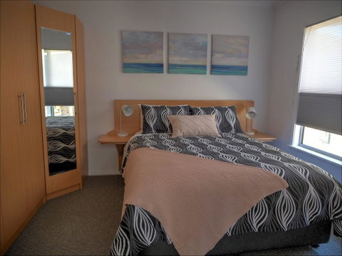 Emu Bay Holiday Homes - Mackay Tourism 23
