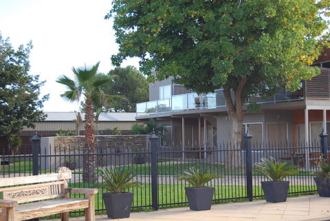 Barossa Valley Apartments - Mackay Tourism 1