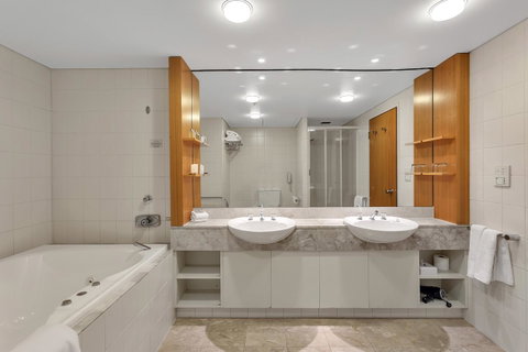 Stamford Plaza Adelaide - Mackay Tourism 20
