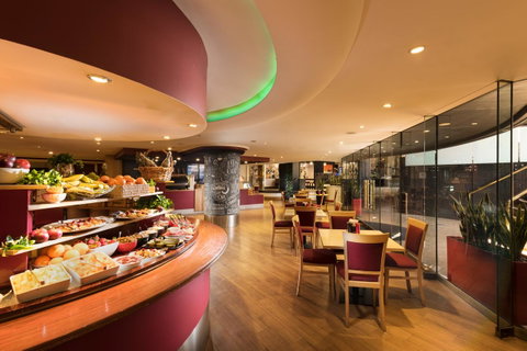 Stamford Plaza Adelaide - Mackay Tourism 3