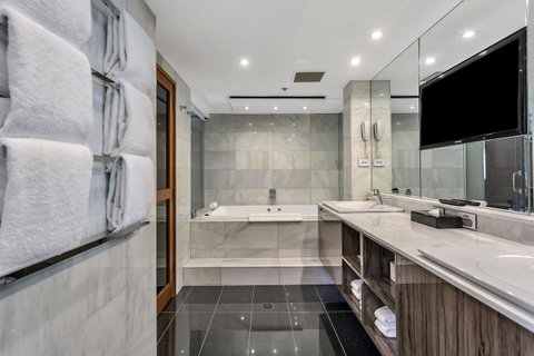 Stamford Plaza Adelaide - Mackay Tourism 42