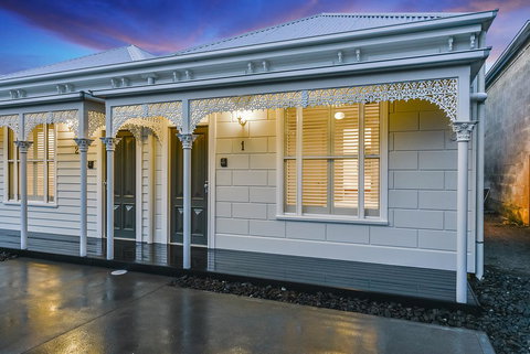 Aloha Central Luxury Apartments - Mackay Tourism 1