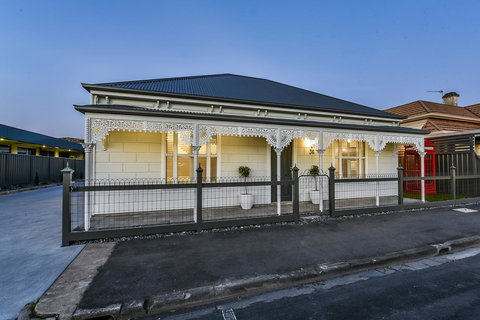 Aloha Central Luxury Apartments - Mackay Tourism 12