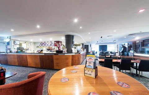 Nightcap At Rose & Crown Hotel - Mackay Tourism 28