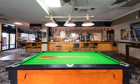 Nightcap At Rose & Crown Hotel - Mackay Tourism 31