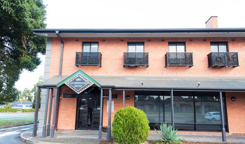 Nightcap At Rose & Crown Hotel - Mackay Tourism 36
