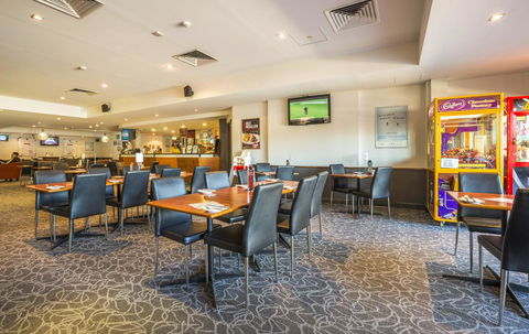 Nightcap At Rose & Crown Hotel - Mackay Tourism 22