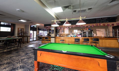 Nightcap At Rose & Crown Hotel - Mackay Tourism 5