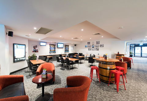 Nightcap At Rose & Crown Hotel - Mackay Tourism 34