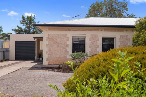 Cute And Cosy - Events, Workers, Getaways - Mackay Tourism 0