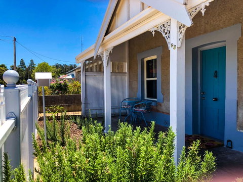 Inglenook Cottage - Mackay Tourism 0