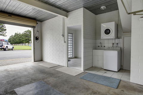 Tasman Beachside Apartment - Mackay Tourism 11