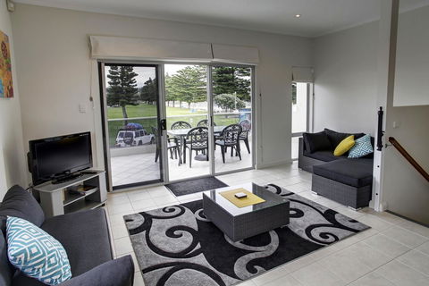 Tasman Beachside Apartment - Mackay Tourism 4