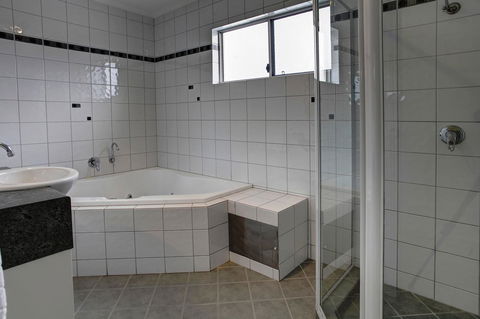 Tasman Beachside Apartment - Mackay Tourism 10