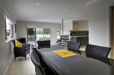 Tasman Beachside Apartment - Mackay Tourism 5