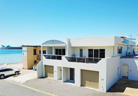 Tasman Beachside Apartment - Mackay Tourism 2
