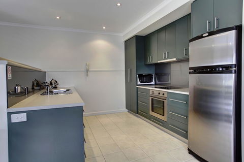 Tasman Beachside Apartment - Mackay Tourism 3