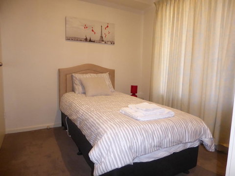 Adelaide City Apartment - 3br, 2bath & Carpark - Mackay Tourism 15