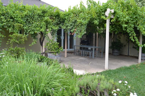 Tin House In Tanunda - Mackay Tourism 9