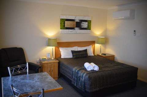 Arkana Motor Inn & Terrace Apartments - Mackay Tourism 0