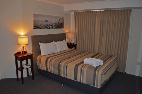 Arkana Motor Inn & Terrace Apartments - Mackay Tourism 1