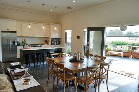 Barossa Bed & Breakfast - Mackay Tourism 7