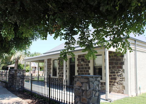 Barossa Bed & Breakfast - Mackay Tourism 0