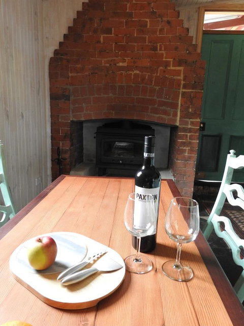 Cooks Cottage - Mackay Tourism 2