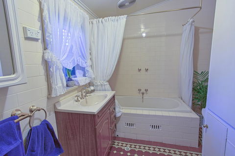Tanunda Cottages - Mackay Tourism 14