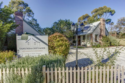 Tanunda Cottages - Mackay Tourism 0