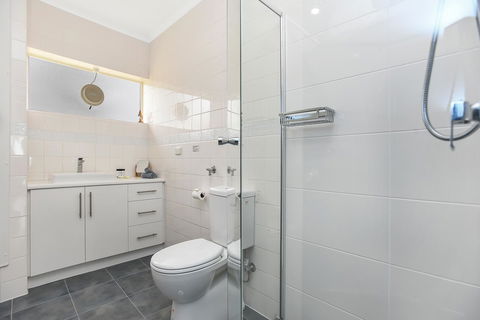 The Dolphins Beachfront Apartments - Mackay Tourism 15