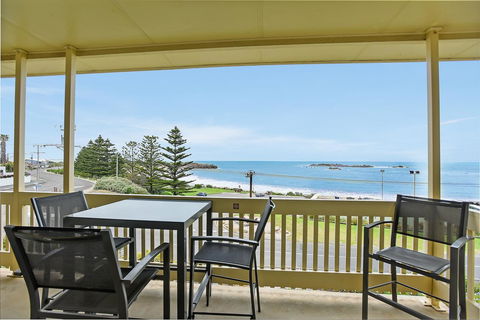 The Dolphins Beachfront Apartments - Mackay Tourism 9