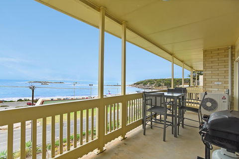 The Dolphins Beachfront Apartments - Mackay Tourism 10