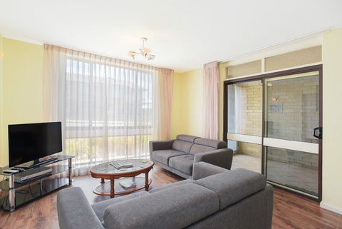 The Dolphins Beachfront Apartments - Mackay Tourism 5