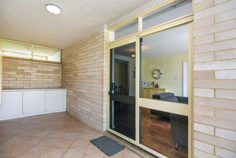The Dolphins Beachfront Apartments - Mackay Tourism 3