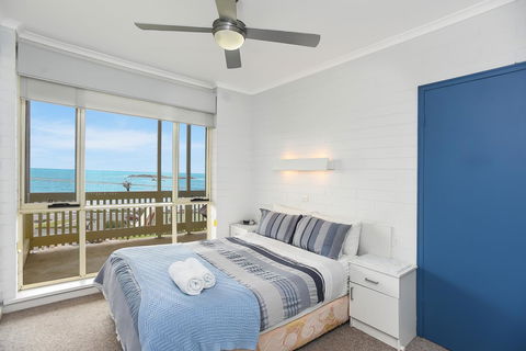 The Dolphins Beachfront Apartments - Mackay Tourism 14