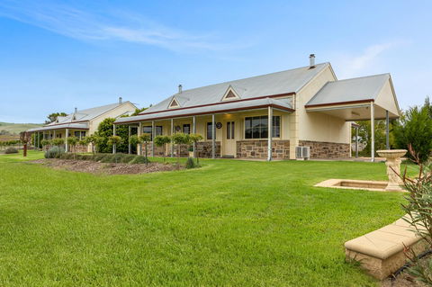 Barossa Vineyard Cottages - Mackay Tourism 26