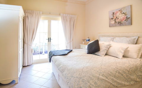 Barossa Vineyard Cottages - Mackay Tourism 31