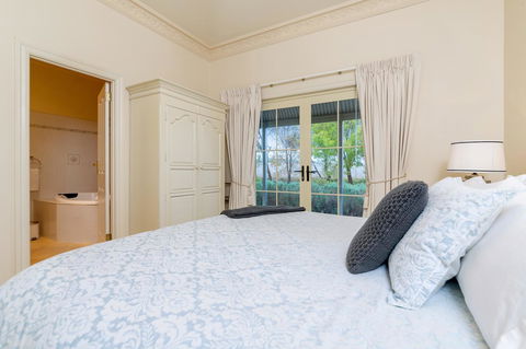 Barossa Vineyard Cottages - Mackay Tourism 14