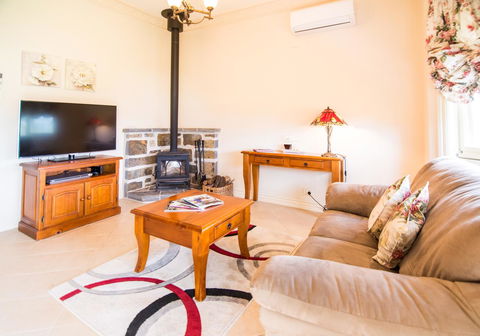 Barossa Vineyard Cottages - Mackay Tourism 34