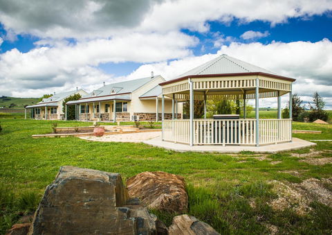 Barossa Vineyard Cottages - Mackay Tourism 30