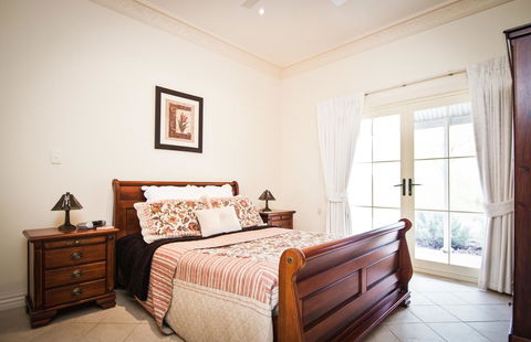 Barossa Vineyard Cottages - Mackay Tourism 32