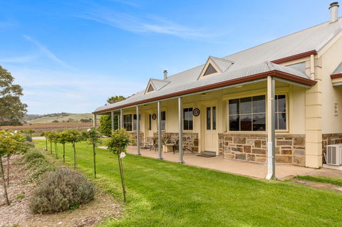Barossa Vineyard Cottages - Mackay Tourism 20