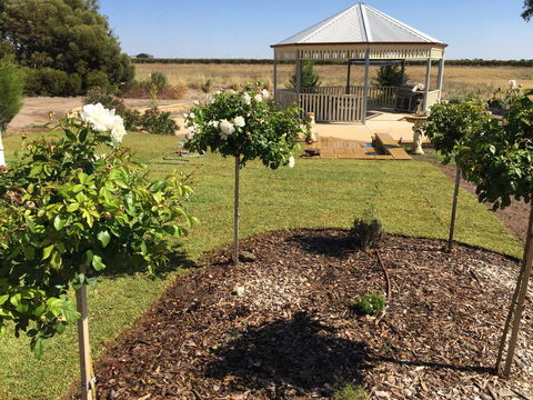 Barossa Vineyard Cottages - Mackay Tourism 43